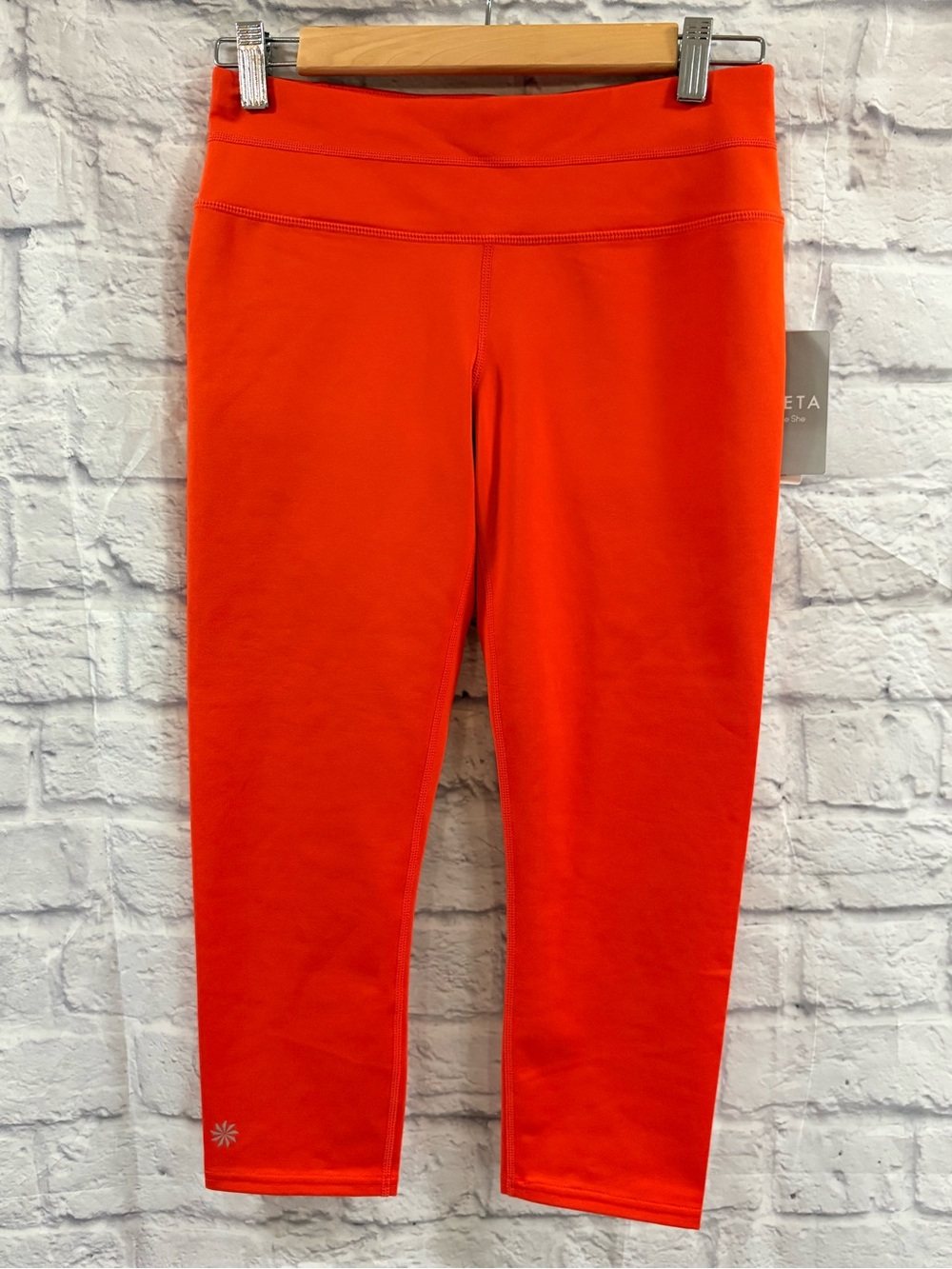 Athleta Bright Orange Capri Leggings NWT Size Small